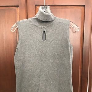 Gray Keyhole Sleeveless Turtleneck